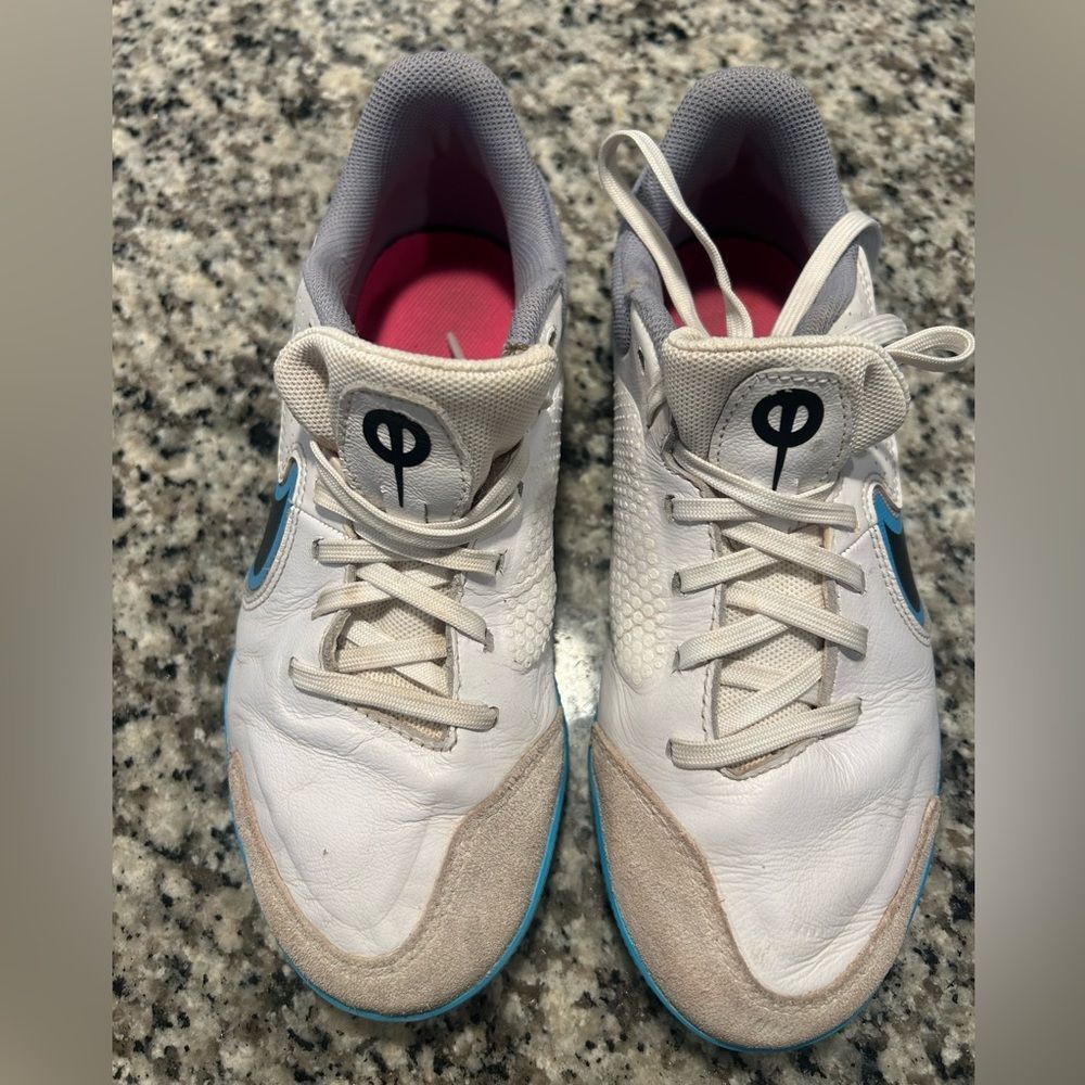 Girls Tempo NIKE SIZE 2.5 Indoor Soccer Shoes